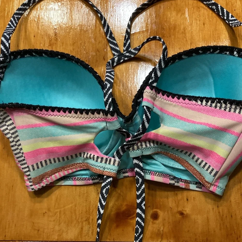 Shade & Shore Striped Strappy Padded Bikini Top - Picture 6 of 8